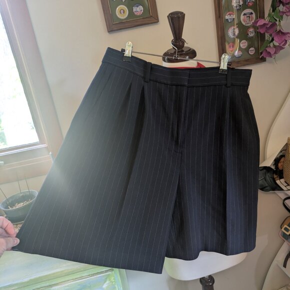 Aritzia Babaton Pleated Bermuda Short - New - Picture 8 of 8